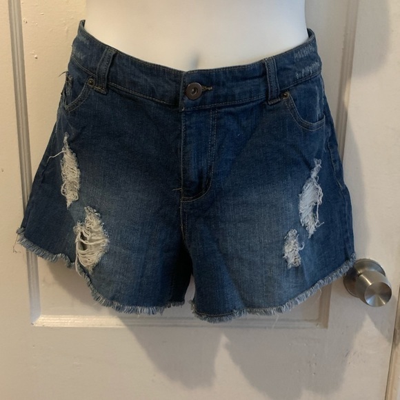 🟤 3/$25 Forever 21 Distressed Shorts Sz 14 - Picture 1 of 5